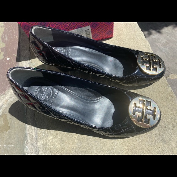 Tory Burch Quinn Quilted Wedge -size 9 black - Picture 4 of 6